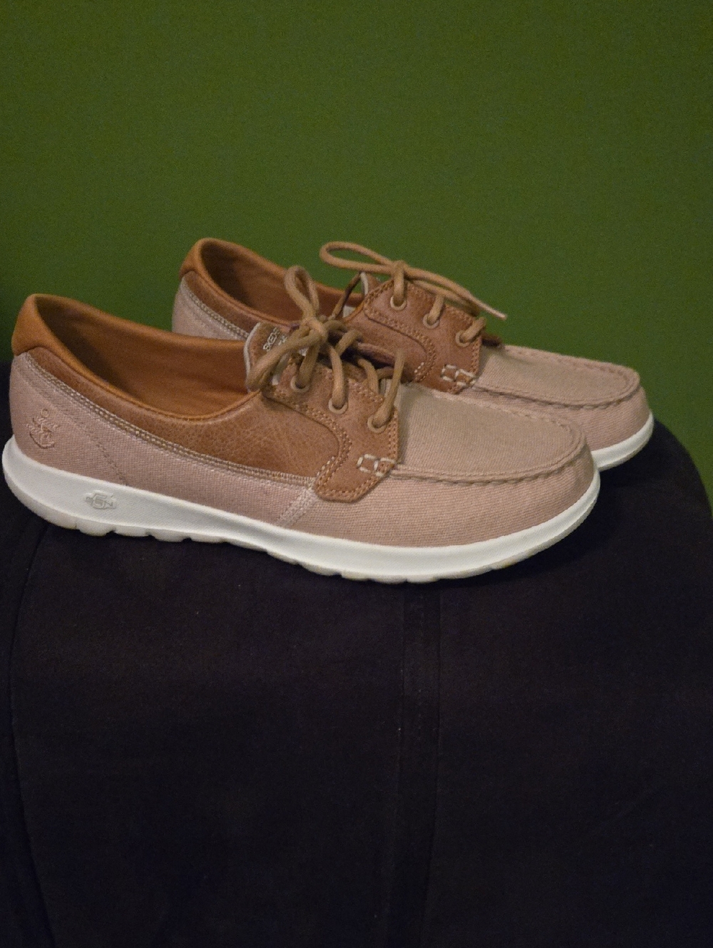 LIKE NEW: Womens Skechers